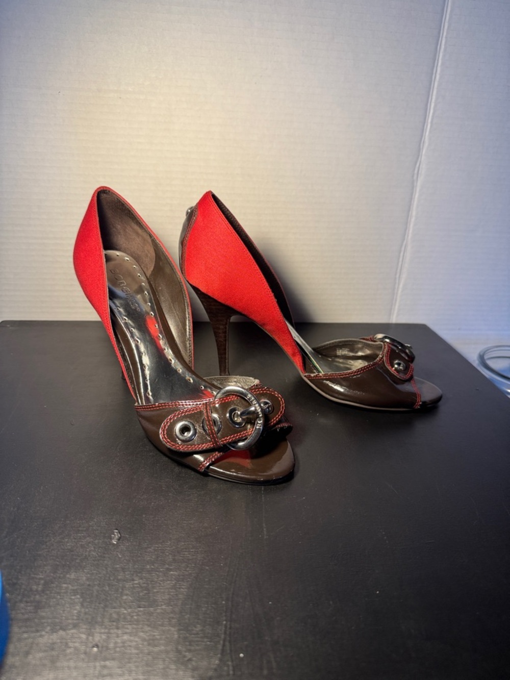 Red and Brown Open-Toe Women's Heels with Decorative Buckle y2k 2000’s bcbgirls
